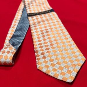 Tommy Hilfiger silk tie. NWT!